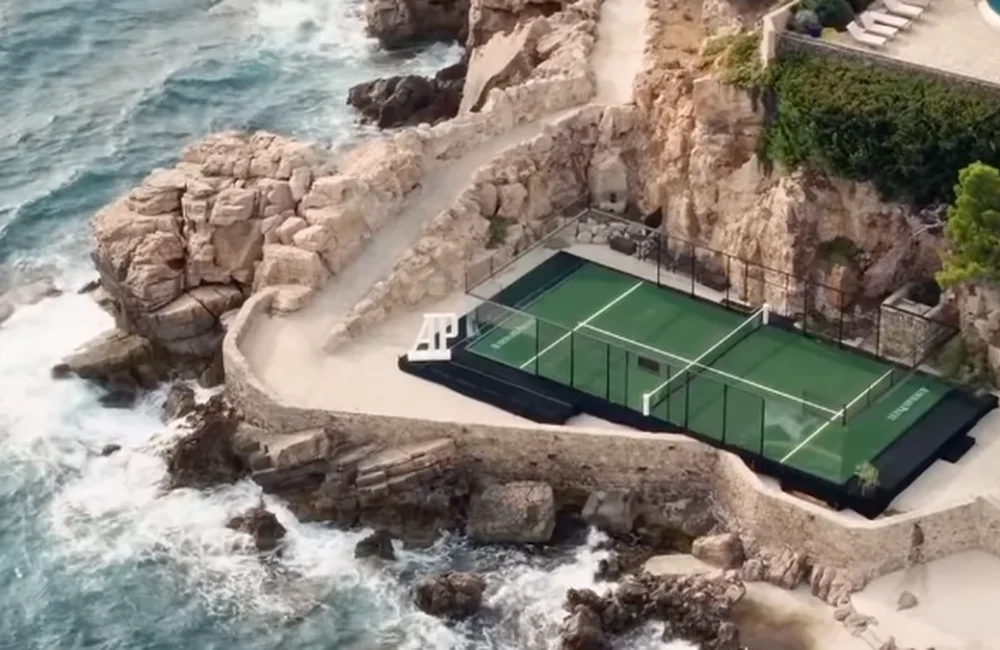 Audemars Piguet leva o padel a uma ilha privada no sul de França